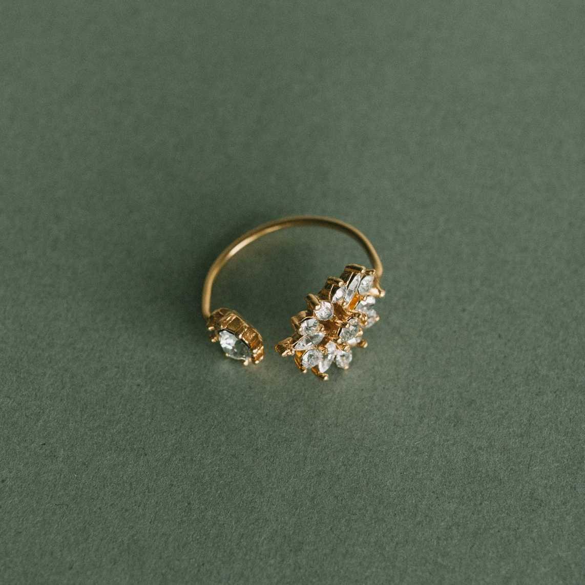 Anillo Dorélia